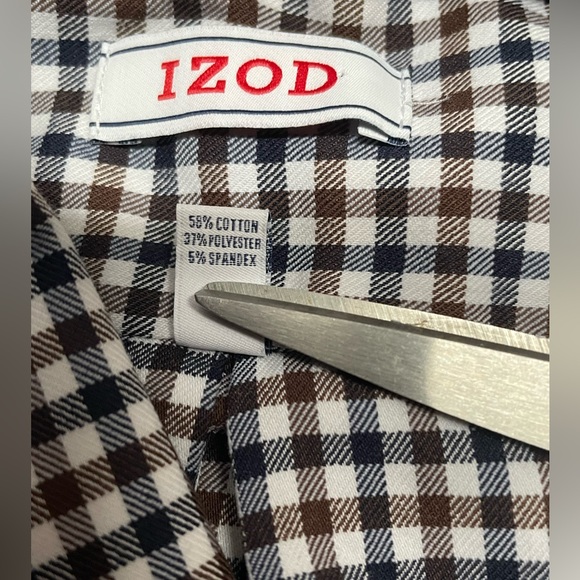 IZOD Men's Classic Stretch Fit Buttondown *Excellent Condition* - Picture 3 of 4
